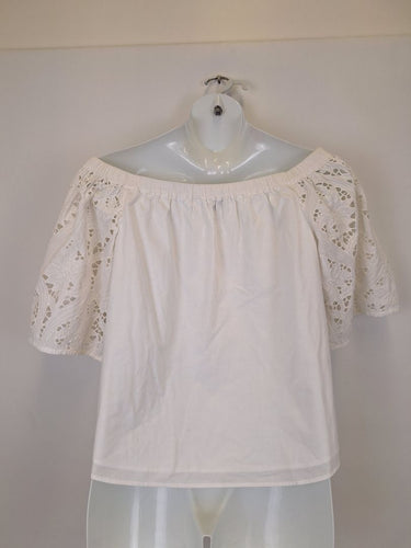 Second-Hand - Witchery Classic Broderie Summer Essential Top Size 14 - SwapUp