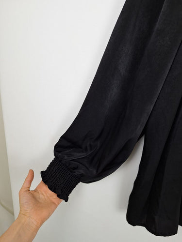 Second-Hand - Something 4 Olivia Noir Luxe Tied Top Size 16 - SwapUp