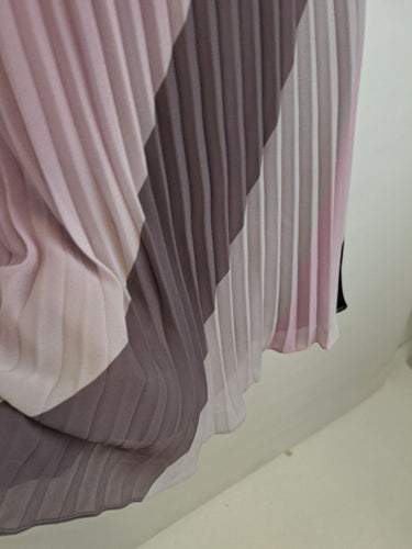 Second-Hand - Review Timeless Pleated Evening Midi Dress Size 10 - SwapUp
