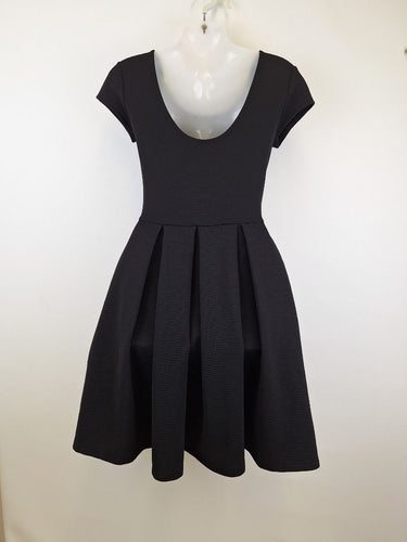 Second-Hand - French Connection Staple Ribbed Black Midi Dress Size 6 - SwapUp
