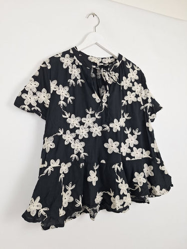 Second-Hand - Adorne Embroidered Floral Blouse Size 14 - SwapUp