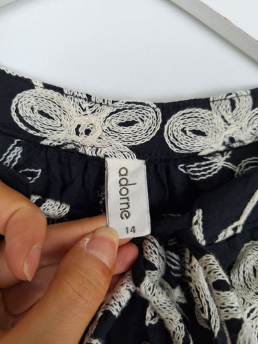 Second-Hand - Adorne Embroidered Floral Blouse Size 14 - SwapUp