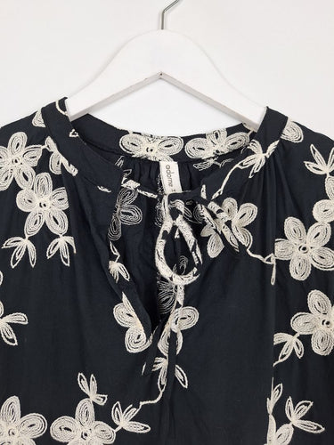 Second-Hand - Adorne Embroidered Floral Blouse Size 14 - SwapUp