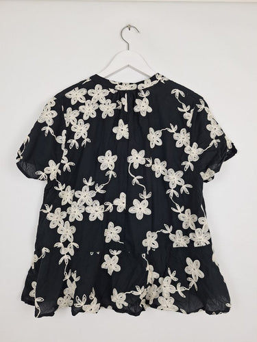 Second-Hand - Adorne Embroidered Floral Blouse Size 14 - SwapUp