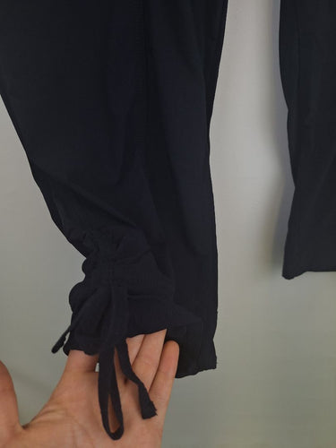 Second-Hand - Virtuelle Navy Bow Tie Cargo Pants Size 12 - SwapUp