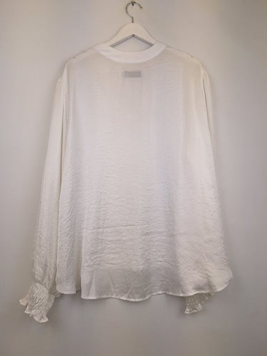 Second-Hand - Carolina Silky Milk Sheen Blouse Size L - SwapUp