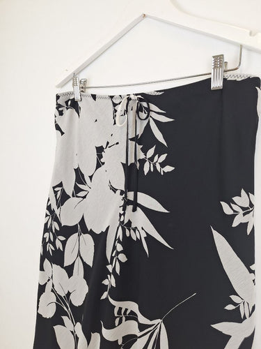 Second-Hand - Liz Jordan Bias Cut Floral Chiffon Midi Skirt Size S - SwapUp