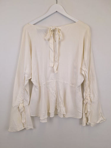 Second-Hand - IMONNI Elegant Ivory Bell Sleeve Top Size 12 - SwapUp