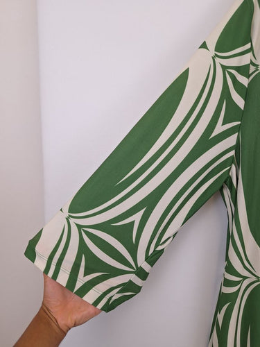 Second-Hand - Ulla Popken Abstract Leafy Stretch Cardigan Size 20 - SwapUp