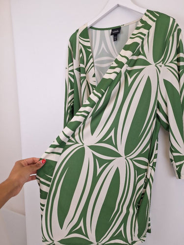 Second-Hand - Ulla Popken Abstract Leafy Stretch Cardigan Size 20 - SwapUp