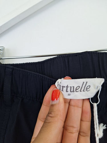 Second-Hand - Virtuelle Castaway Cargo 3/4 Pants Size 22 - SwapUp