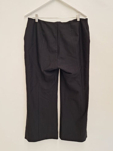 Second-Hand - Leina & Fleur Office Front Zip Capri Pants Size 16 - SwapUp