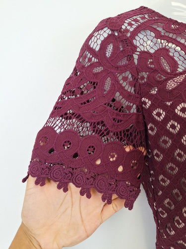 Second-Hand - Review Plum Tailored Lace Midi Dress Size 6 - SwapUp