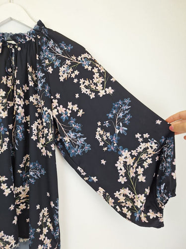 Second-Hand - Witchery Midnight Orchid Bloom Jacket Size 8 - SwapUp