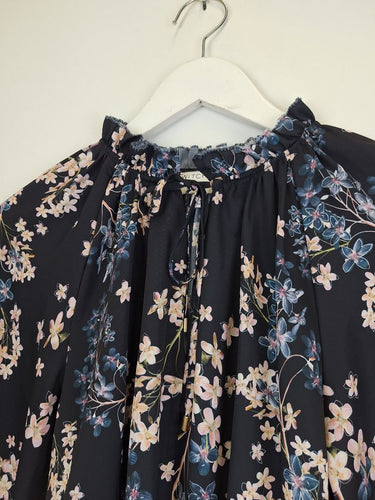 Second-Hand - Witchery Midnight Orchid Bloom Jacket Size 8 - SwapUp