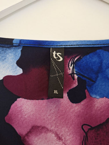 Second-Hand - Taking Shape Watercolour Floral Stripe Contrast Top Size XL - SwapUp