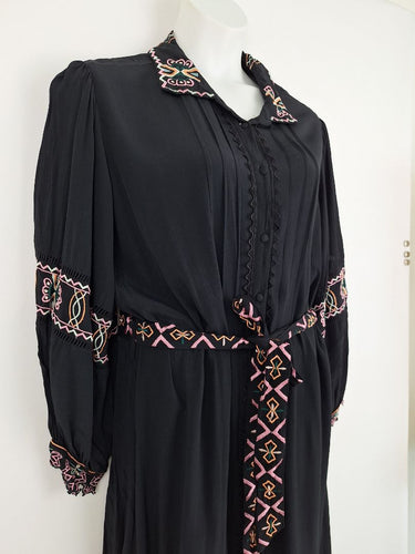 Second-Hand - Monsoon Contrast Embroidery Wavy Lace Dress Size 24 - SwapUp