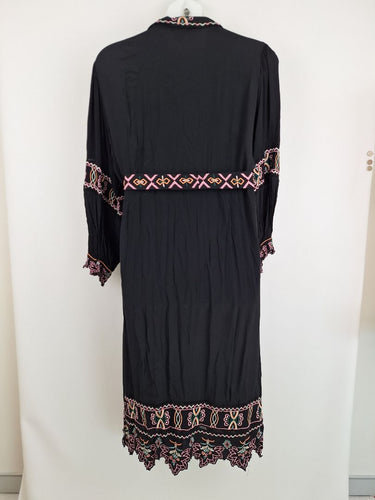 Second-Hand - Monsoon Contrast Embroidery Wavy Lace Dress Size 24 - SwapUp