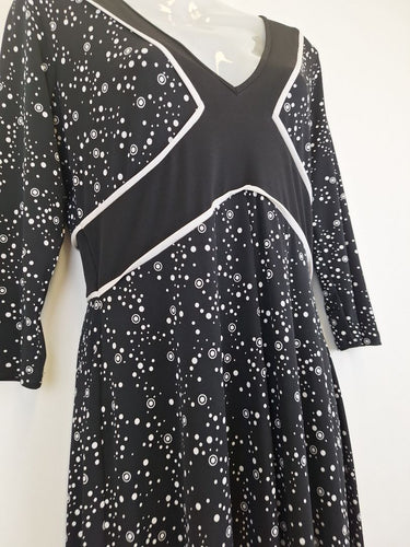 Second-Hand - Leona Edmiston Criss Cross Constellation Midi Dress Size 12 - SwapUp