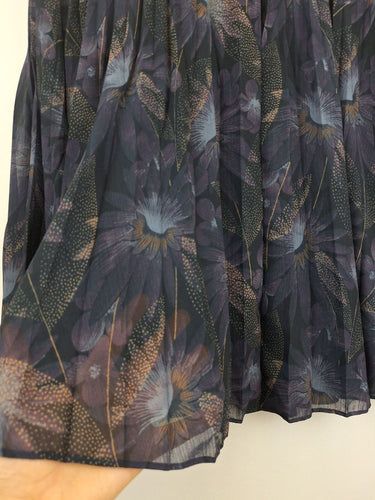Second-Hand - Vince Pleated Dark Floral Blouse Size S - SwapUp
