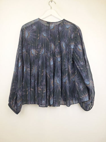 Second-Hand - Vince Pleated Dark Floral Blouse Size S - SwapUp