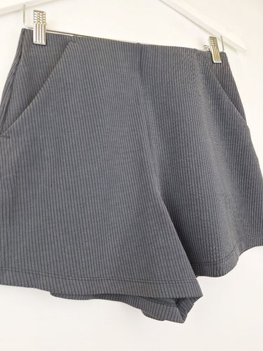 Second-Hand - Lululemon Charcoal Ribbed Mini Shorts Size S - SwapUp