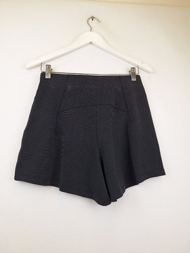 Second-Hand - Lululemon Charcoal Ribbed Mini Shorts Size S - SwapUp