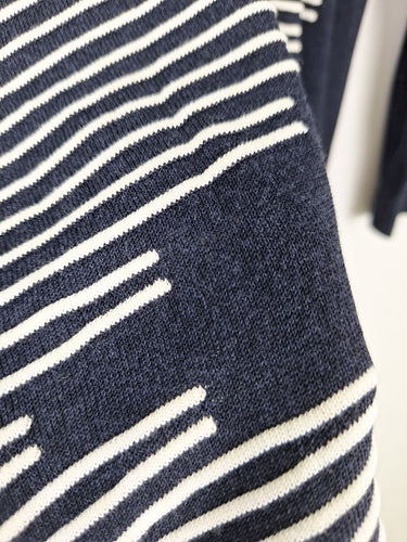 Second-Hand - Blue Illusion Navy Asymmetric Patterned Knit Top Size L - SwapUp