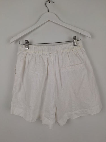 Second-Hand - Nude Lucy Capsule Crisp Thilda Linen Pleated Shorts Size M - SwapUp