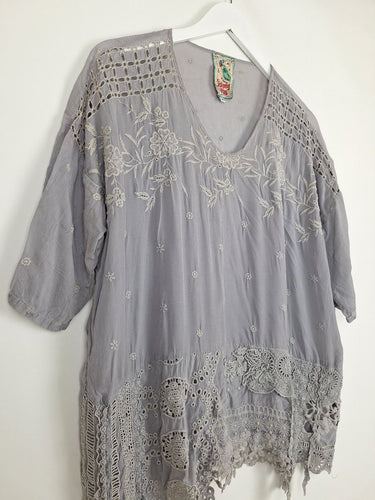 Second-Hand - Johnny Was Resort Embroidered Floral Swing Top Size XS - SwapUp