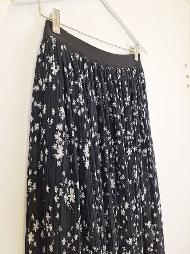 Second-Hand - Aje Petal Print Pleated Midi Skirt Size 8 - SwapUp