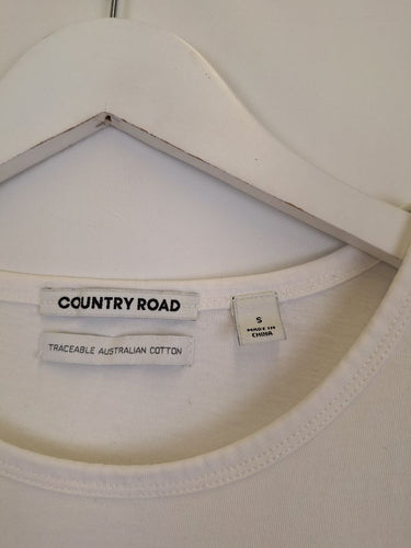 Second-Hand - Country Road Casual Branded Folded Sleeve T-shirt Size S - SwapUp