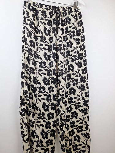 Second-Hand - Assorted Brands Vacation Flower Satin Lounge Pants Size M - SwapUp