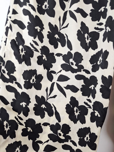 Second-Hand - Assorted Brands Vacation Flower Satin Lounge Pants Size M - SwapUp