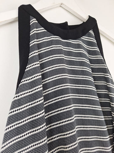 Second-Hand - Cue Black Geometric Sleeveless Top Size 6 - SwapUp