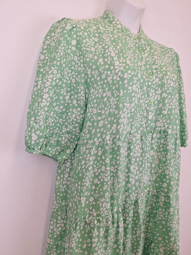 Second-Hand - Alessandra Spring Green Blossom Tiered Linen Dress Size XXXL - SwapUp