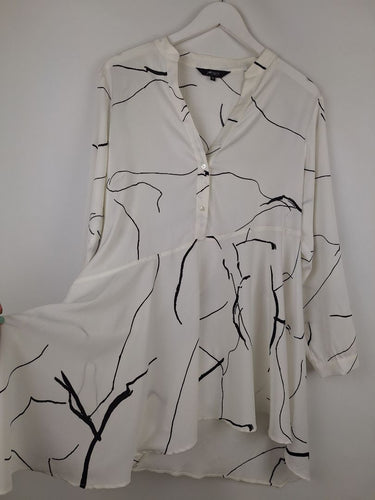 Second-Hand - Motto Expressive Ink Flowy Tunic Blouse Size 10 - SwapUp