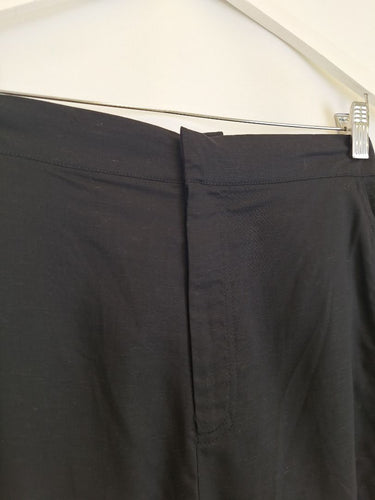 Second-Hand - Fate + Becker Light Linen Blend Occasional Dream Shorts Size 8 - SwapUp