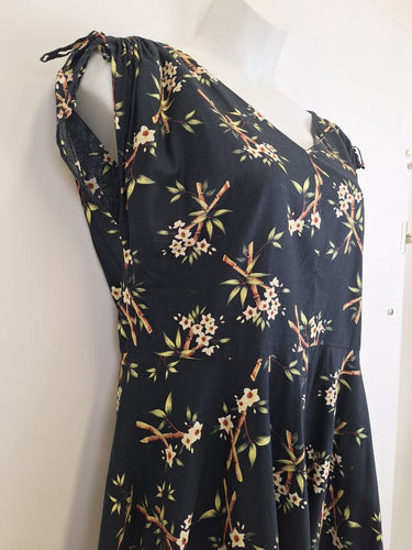 Second-Hand - Revival Summer Days Shoulder Cut Out Midi Dress Size 18 - SwapUp