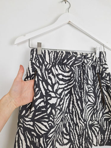 Second-Hand - French Connection Zebra Zip Pocket Mini Skirt Size 6 - SwapUp