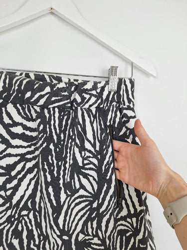 Second-Hand - French Connection Zebra Zip Pocket Mini Skirt Size 6 - SwapUp