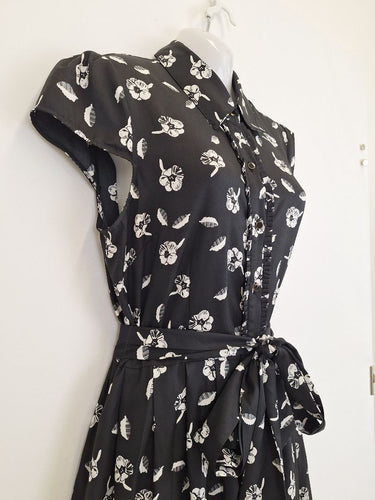Second-Hand - Hi There by Karen Walker Black Sophisticated Floral Belted Dress Size 12 - SwapUp