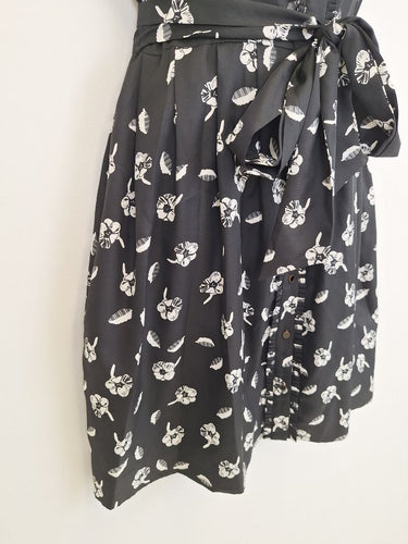 Second-Hand - Hi There by Karen Walker Black Sophisticated Floral Belted Dress Size 12 - SwapUp