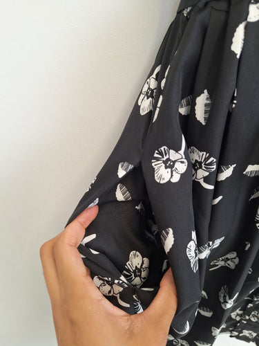 Second-Hand - Hi There by Karen Walker Black Sophisticated Floral Belted Dress Size 12 - SwapUp