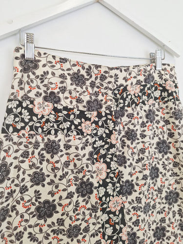 Second-Hand - Yoshi Jones Chic A Line Japanese Floral Skirt Size S - SwapUp