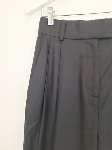 Second-Hand - COS Everyday Pleated Cuffed Office Pants Size 6 - SwapUp