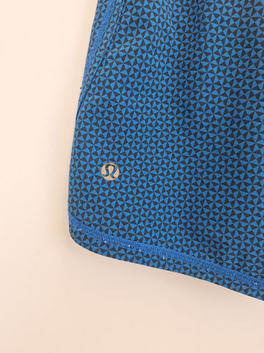 Second-Hand - Lululemon Blue Triangle Pattern Active Shorts Size 10 - SwapUp