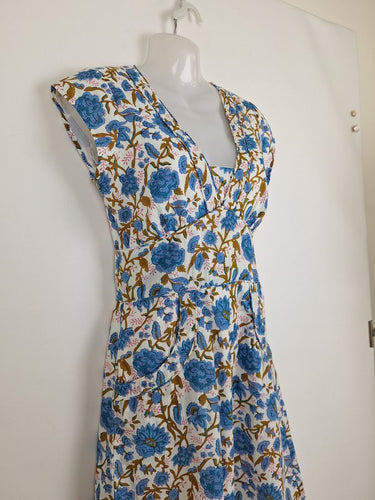 Second-Hand - Boom Shankar Light Blue Flower V Neck Midi Dress Size 6 - SwapUp