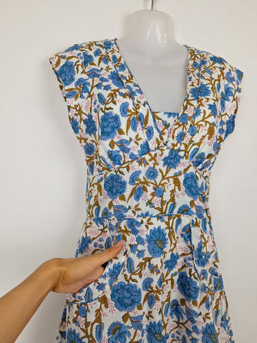 Second-Hand - Boom Shankar Light Blue Flower V Neck Midi Dress Size 6 - SwapUp