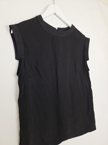 Second-Hand - Oxford Boxy Fit Essential Black Top Size 8 - SwapUp